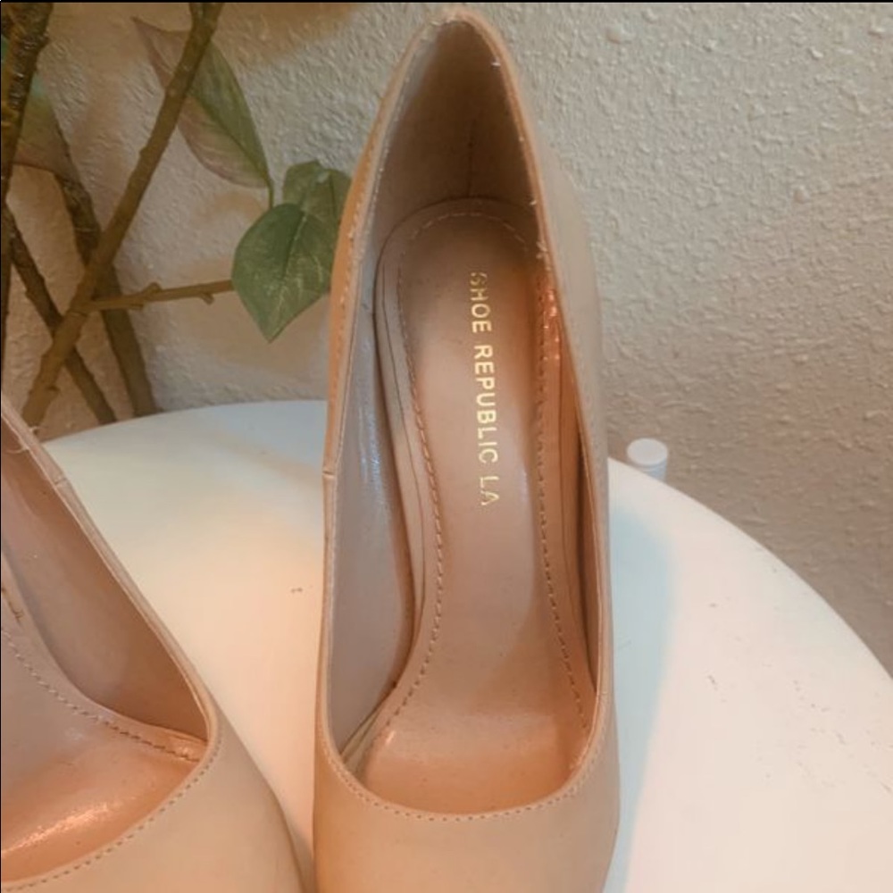 Beige Heels. Size 6.